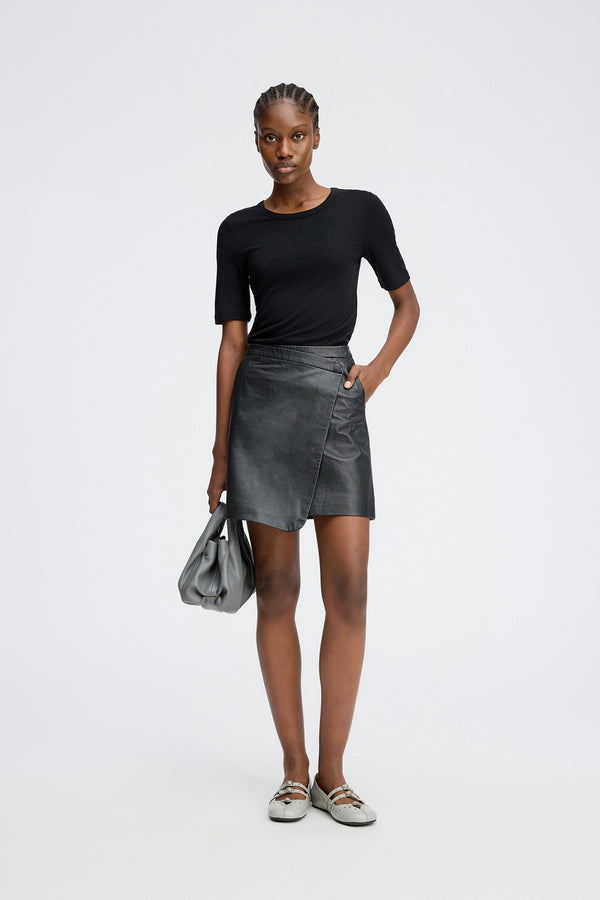 MUTULA - BLACK
