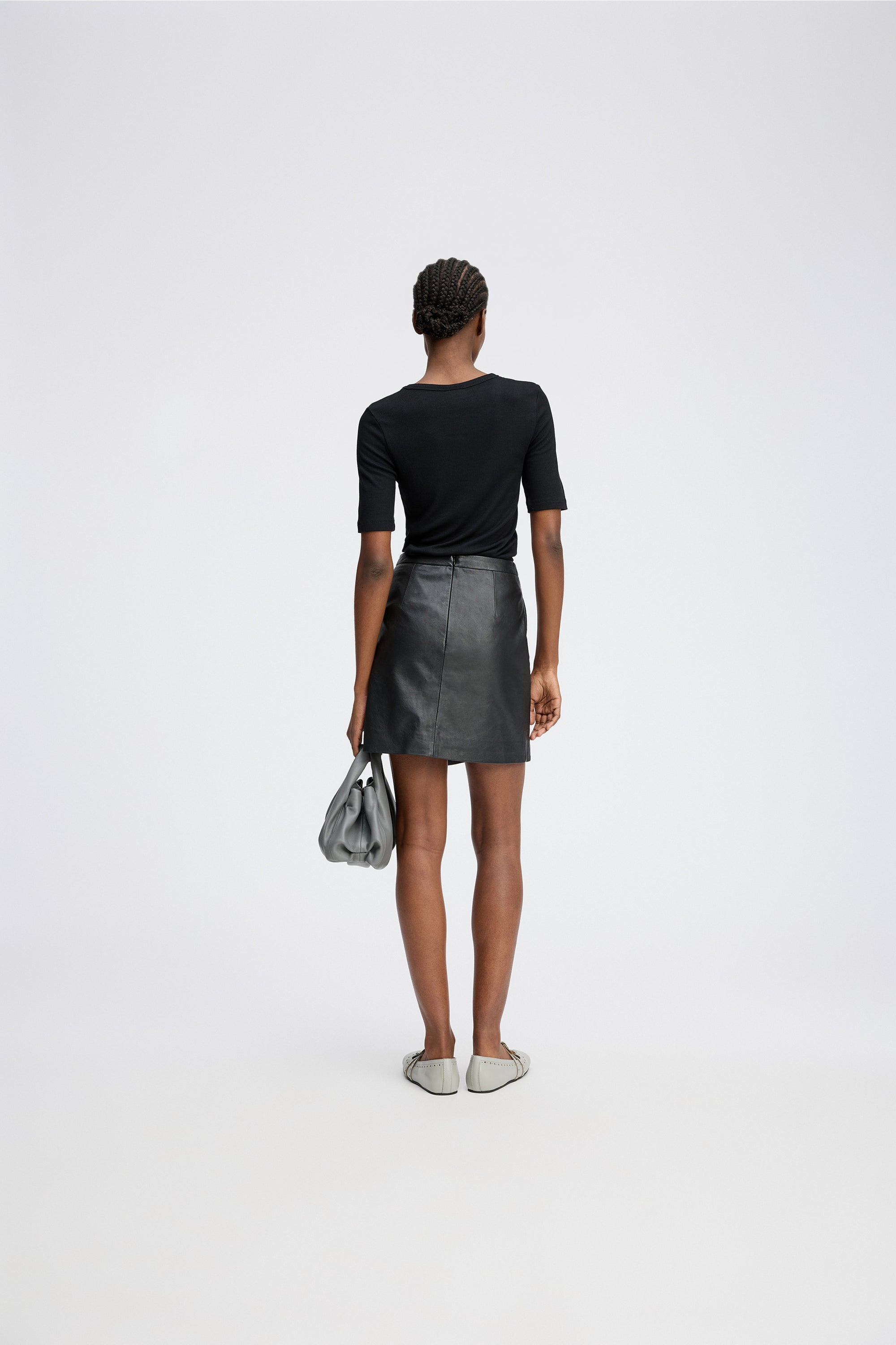 MUTULA - BLACK
