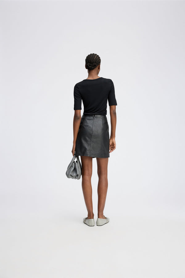 MUTULA - BLACK
