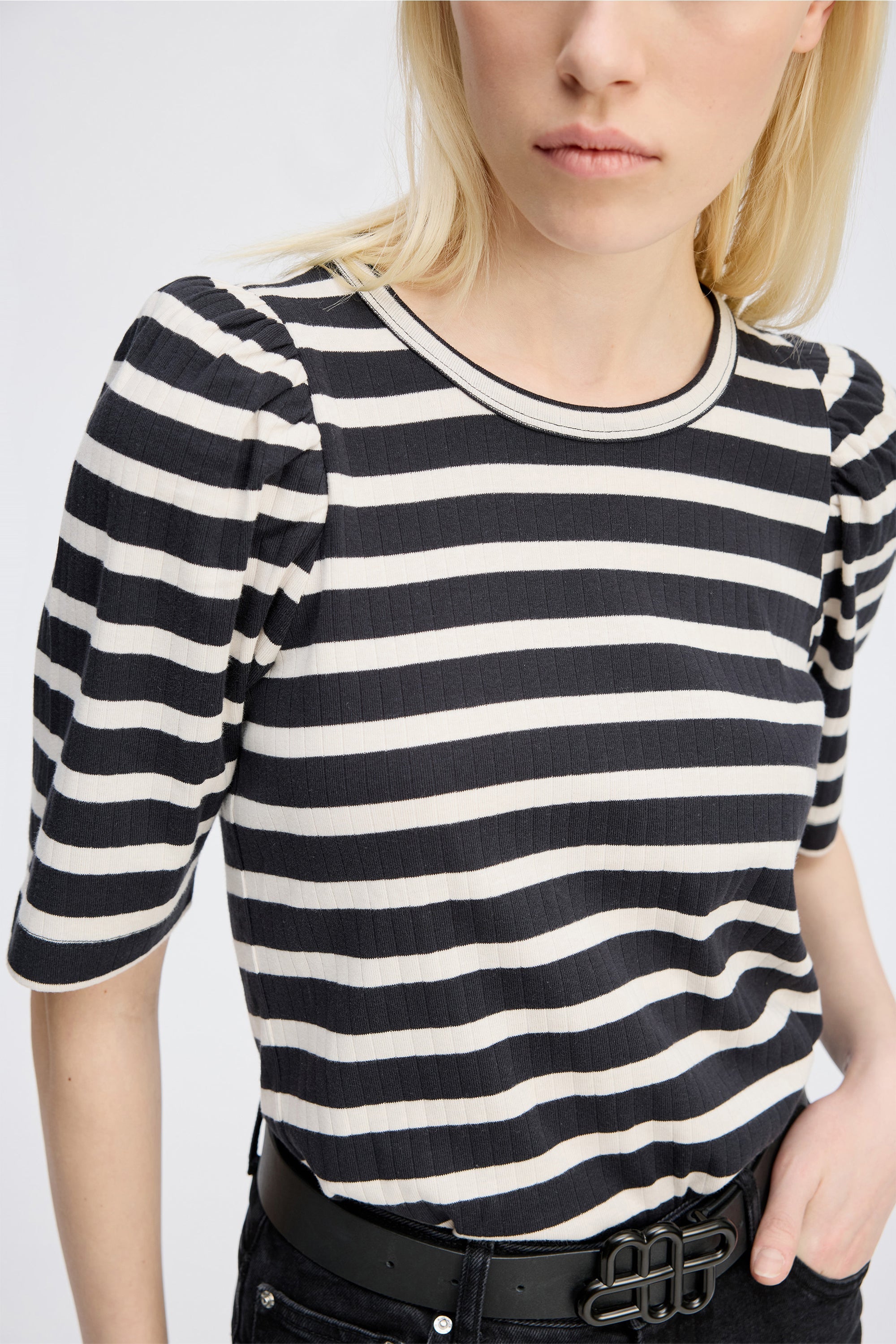 JIKOLAZ - STRIPE BLACK