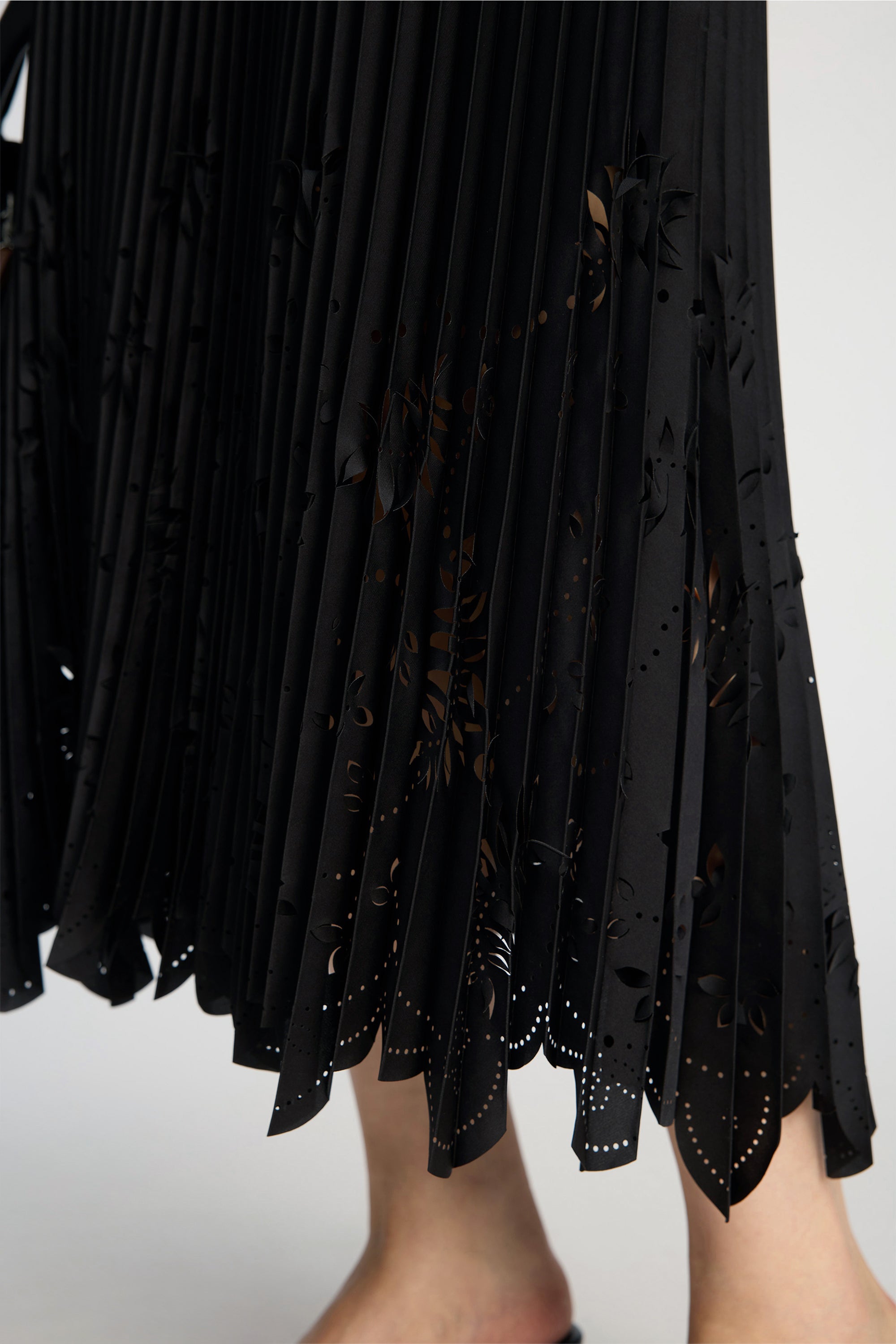 CHARMING - BLACK