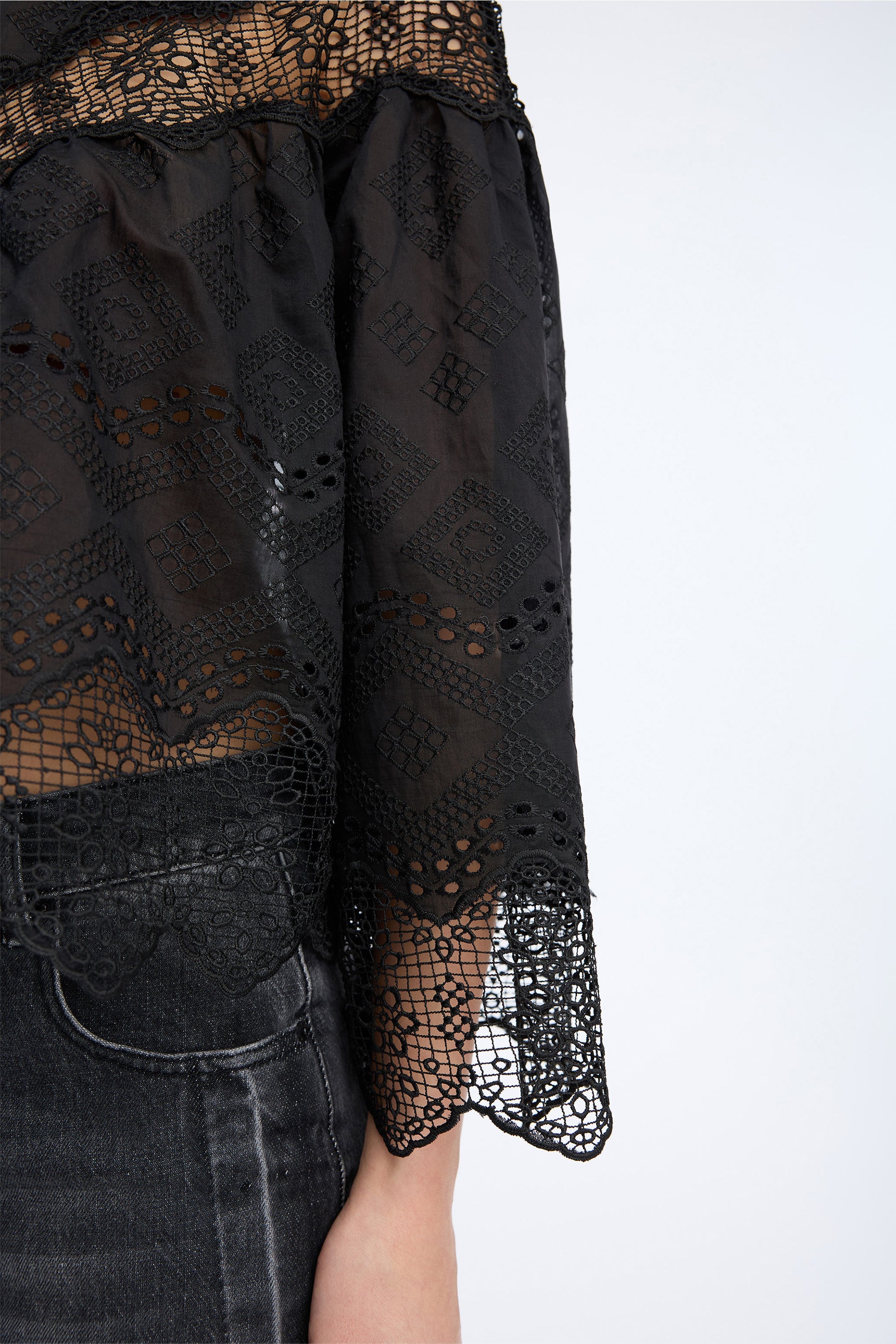 VALIANCE - BLACK