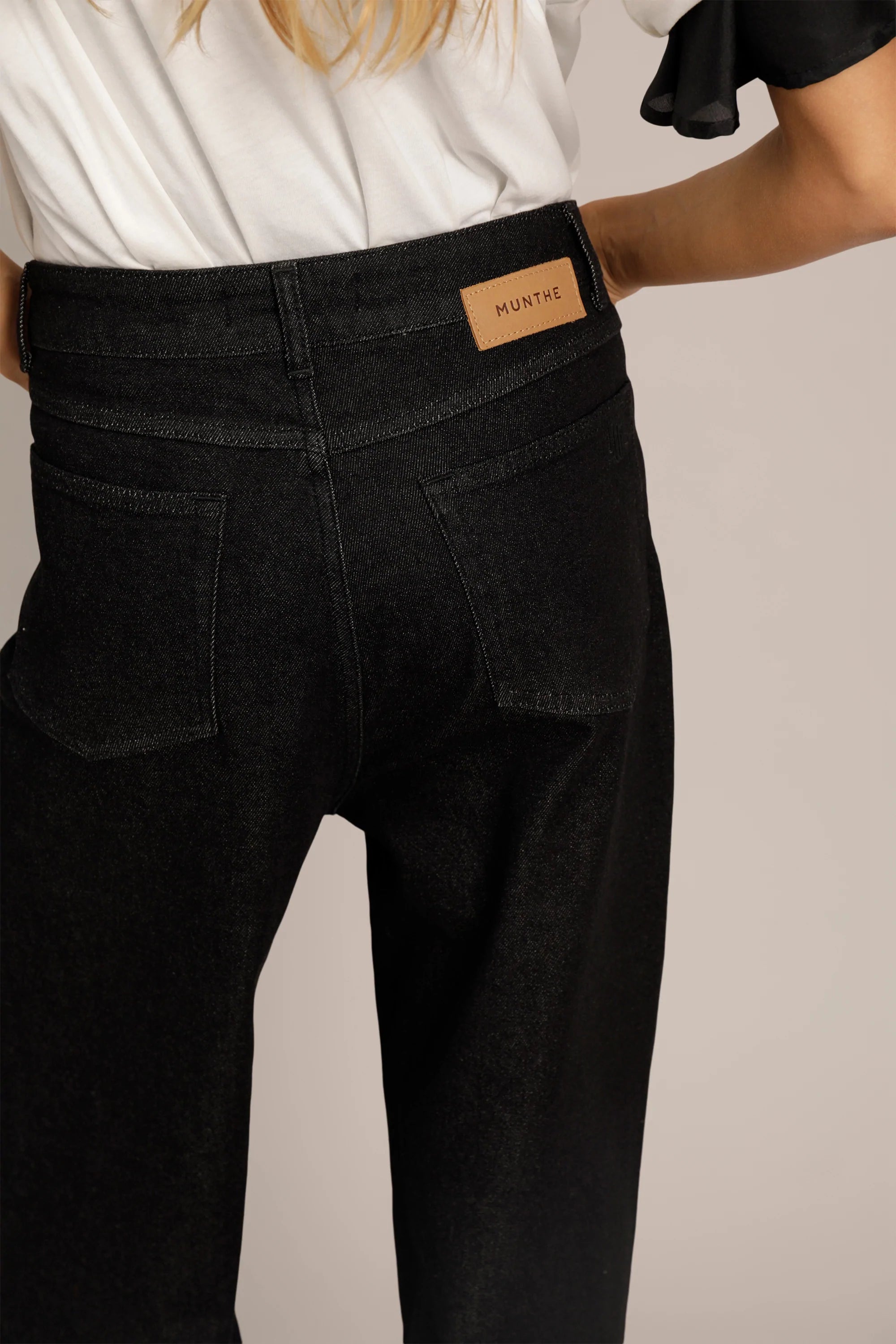 AMPUS - BLACK