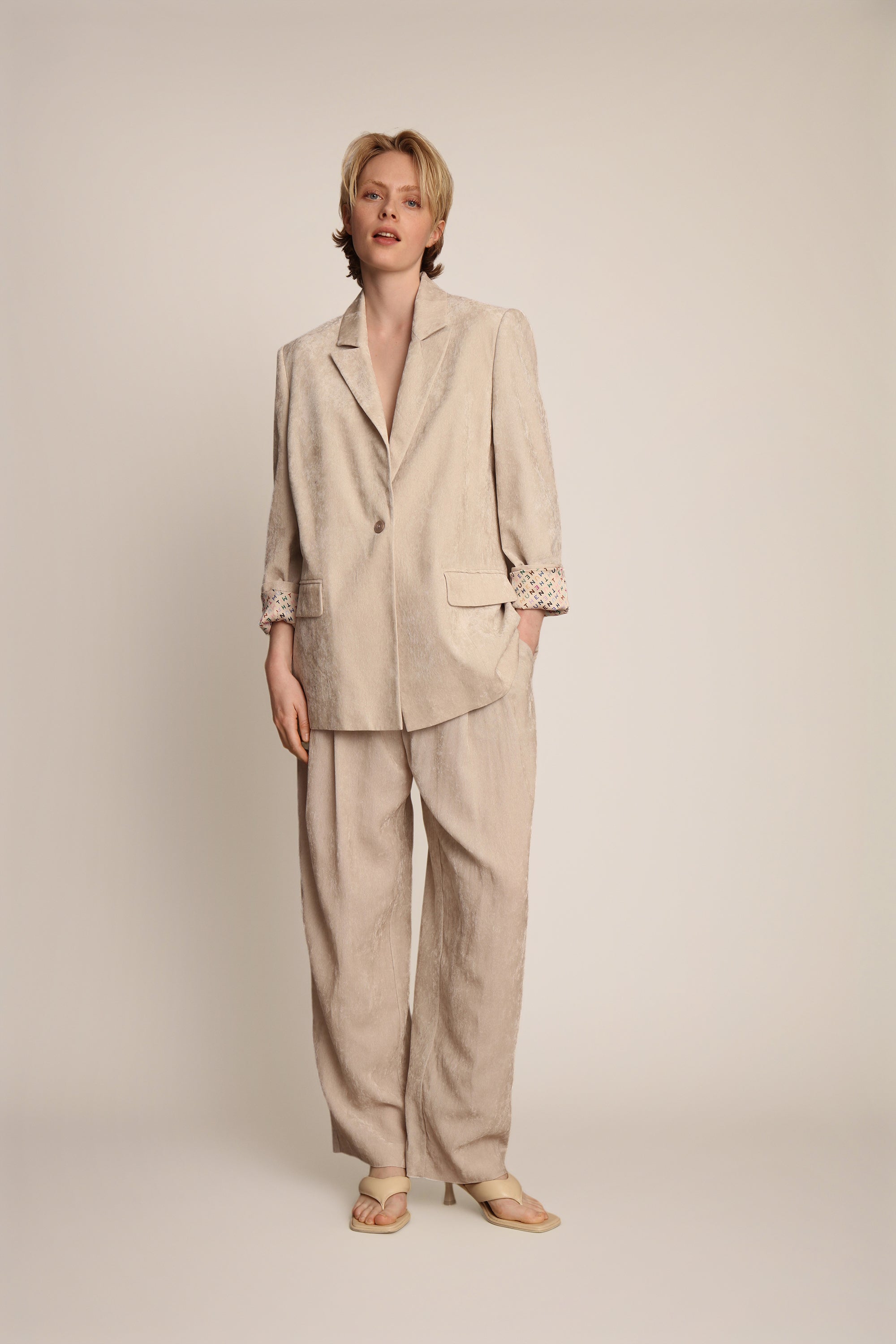 GOVE - GREY