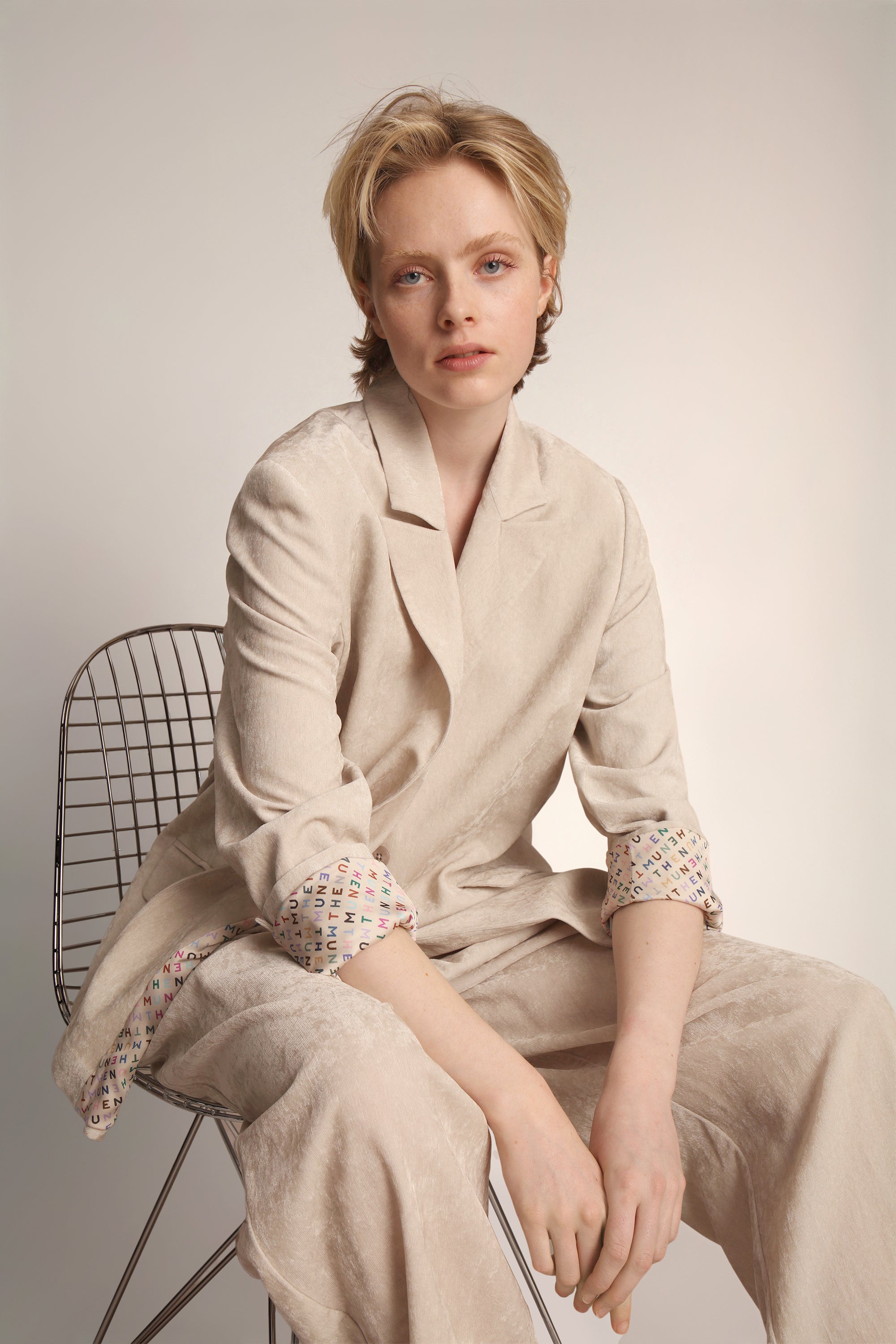 GOVE - GREY