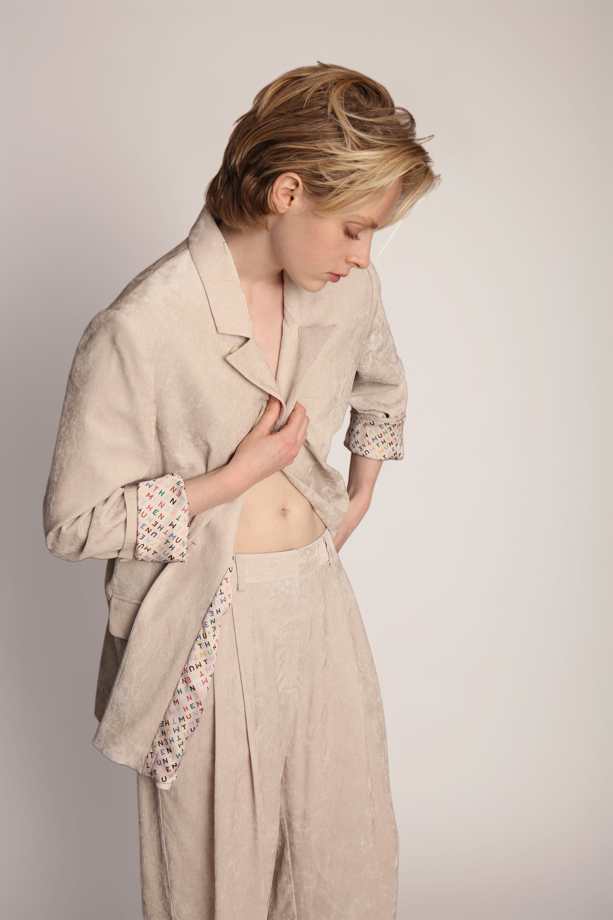 GOVE - GREY